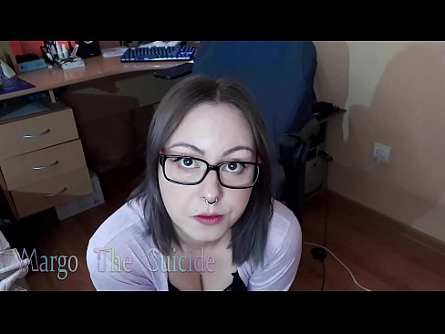❤️ Ragazza sexy con gli occhiali succhia il dildo profondamente sulla macchina fotografica ❌ Pornoal it.pornoreino-com.ru ❌